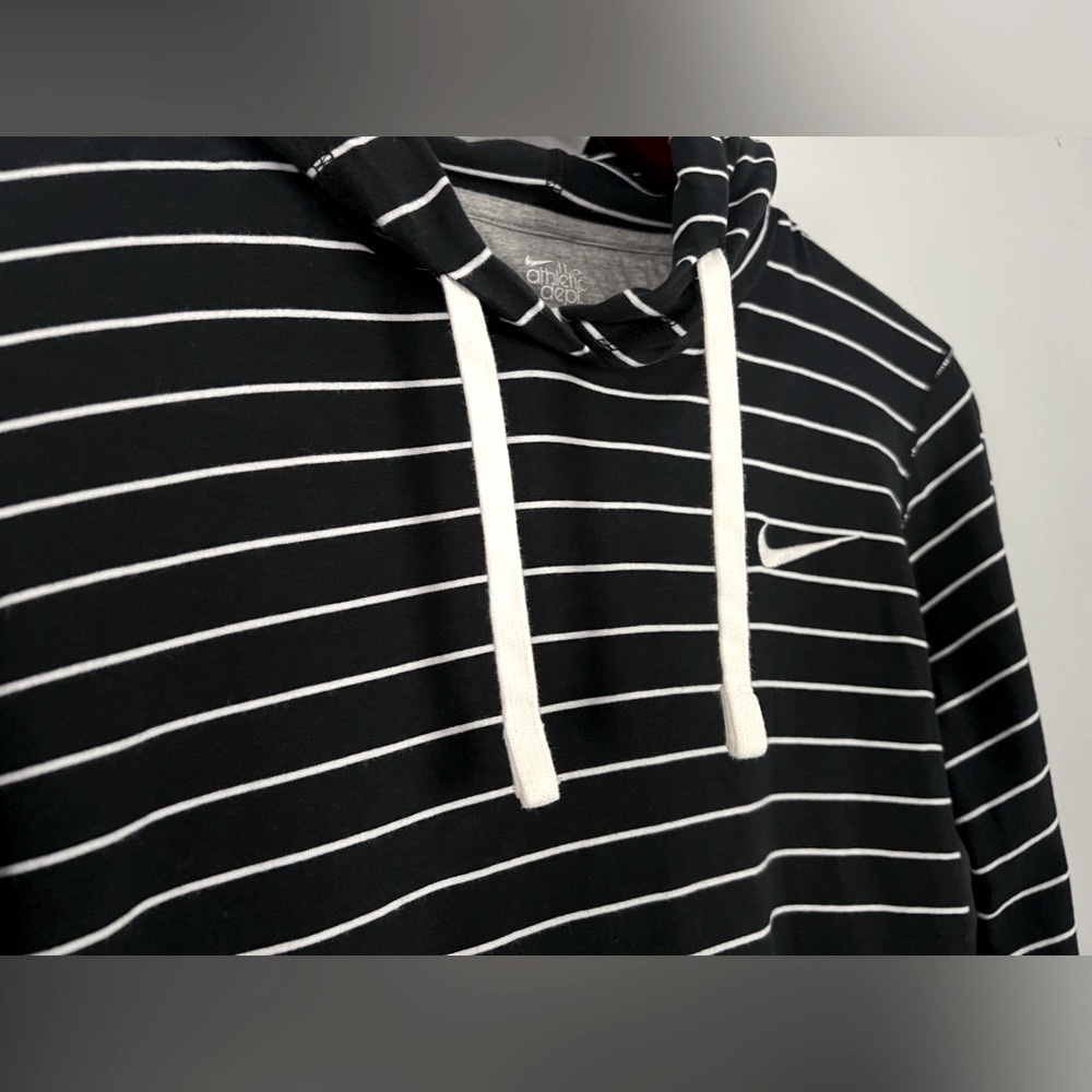 Nike Women’s Pull Over Hoodie - Picture 3 of 6
